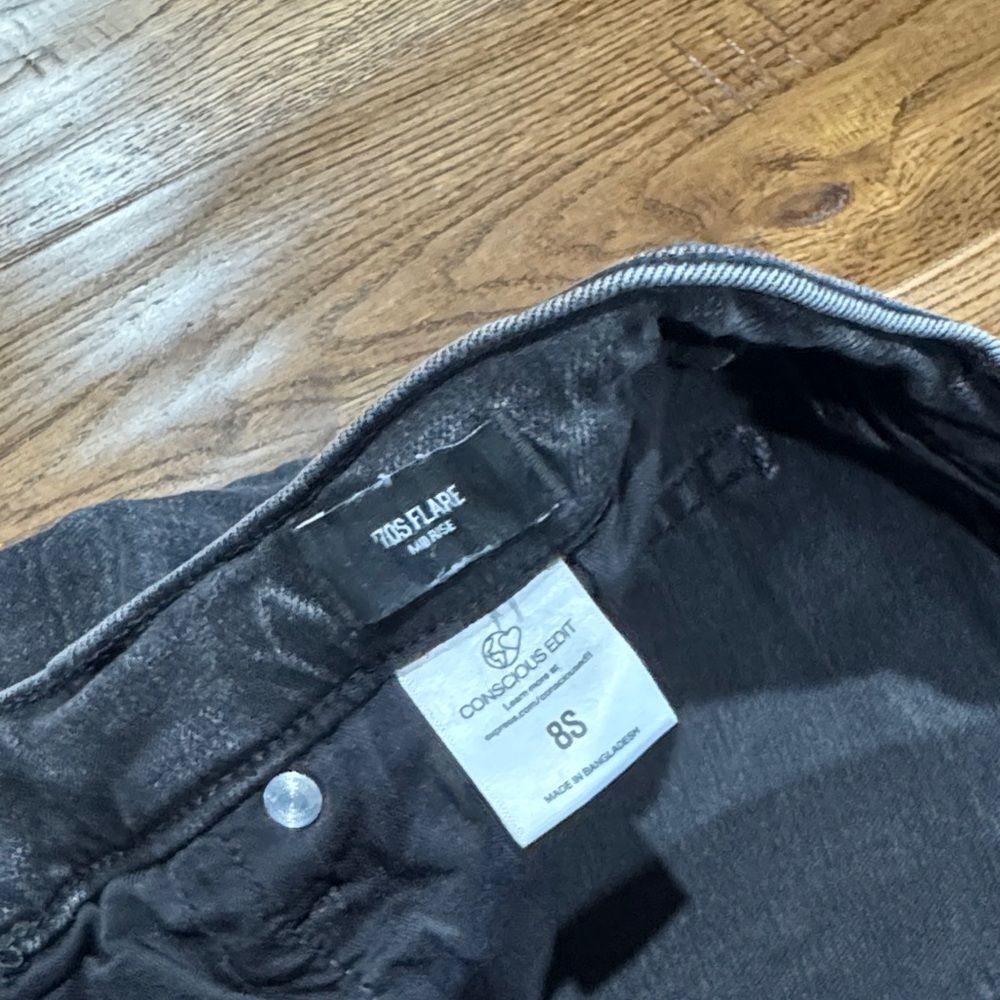Express Mid Rise 70s Flare Women's Jeans. Black. Sz 8S - Picture 3 of 4
